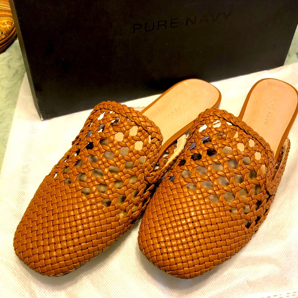 New Pure Navy brown leather slides